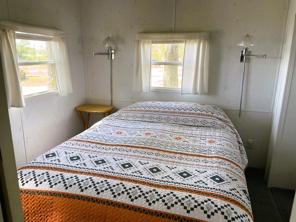 Swan Lake Resort & Campground - photo 8