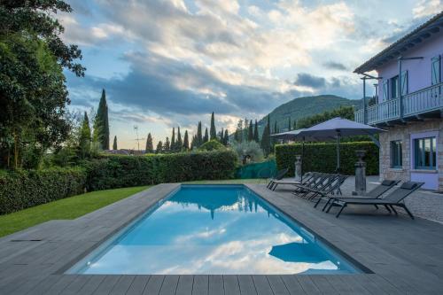 Villa Laura — 4-Star Luxury Hotel in Gardone Riviera, Italy