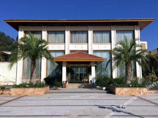 Donghe Hotel — hotel in Tuodian
