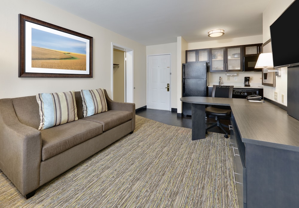 Candlewood Suites Market Center by IHG - photo 7