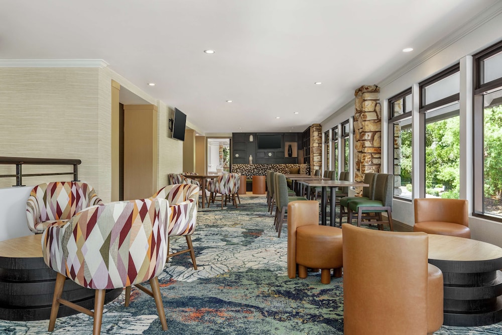 Hilton Garden Inn Monterey - photo 6