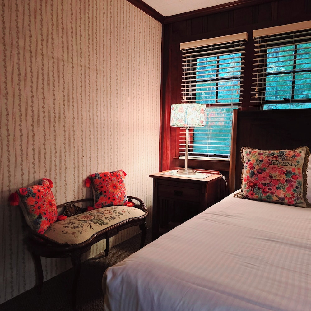 Miranda Gardens Resort - photo 100