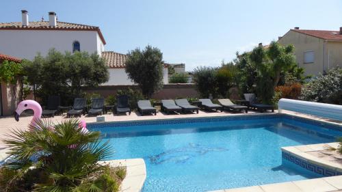 Les 2 Dauphins in Le Barcares, France