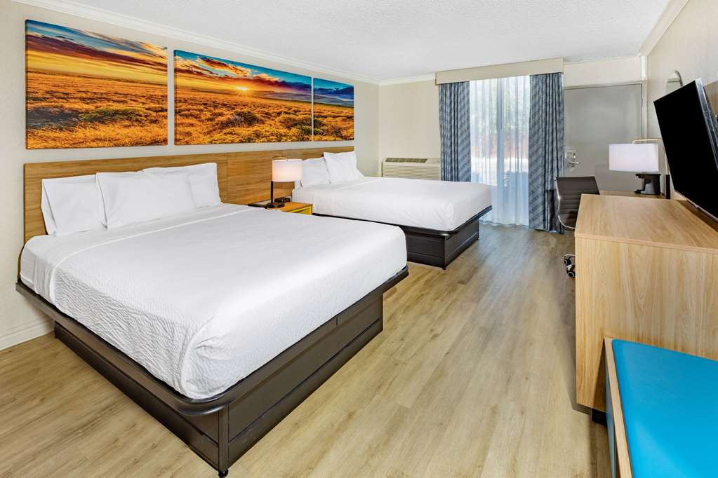 Days Inn by Wyndham Del Rio - photo 40