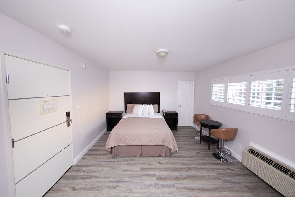 Metropolitan Inn & Suites - photo 3