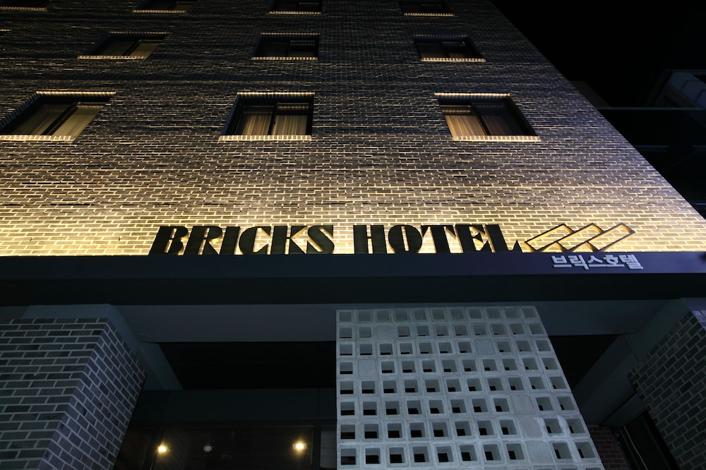 Bricks Hotel - carbon neutral hotel in Seoul
