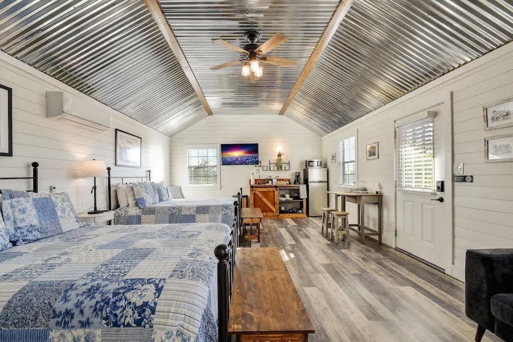 Bonny Bluebonnets Cottage With Stunning Hill Country Views 19673405 — Harper