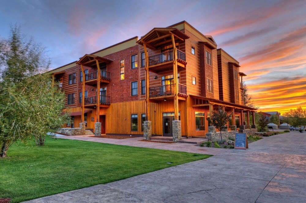 The Lodge at Bronze Buffalo Ranch — 4-Star Luxury Hotel in Victor, United States
