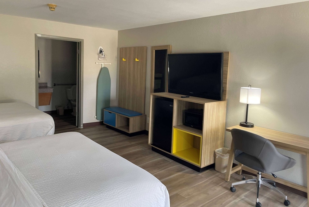 Days Inn by Wyndham New Braunfels - photo 11