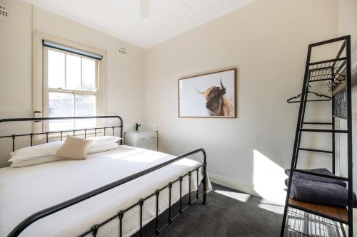 The Middle - carbon neutral hotel in Unknown City