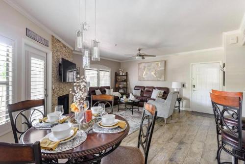 Luxe Scottsdale Condo Ground Floor Unit — 4-Star Luxury Hotel in Scottsdale, United States
