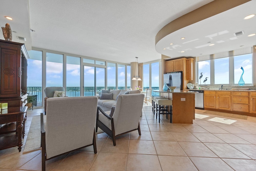 Lagoon Tower 1002 - photo 15
