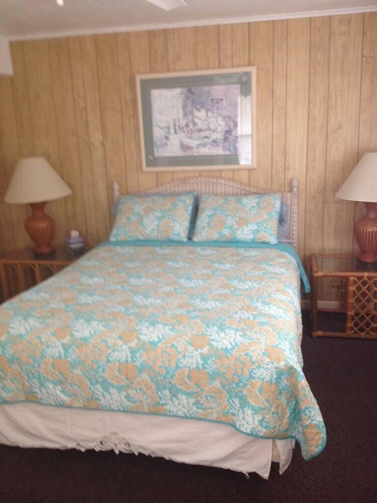 Sun N Fun Beachfront Vacation Rentals - photo 9