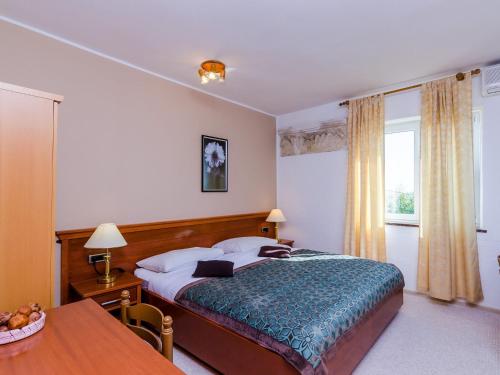 Apartments Nicol Two Bedroom Apartment with Terrace and Sea View