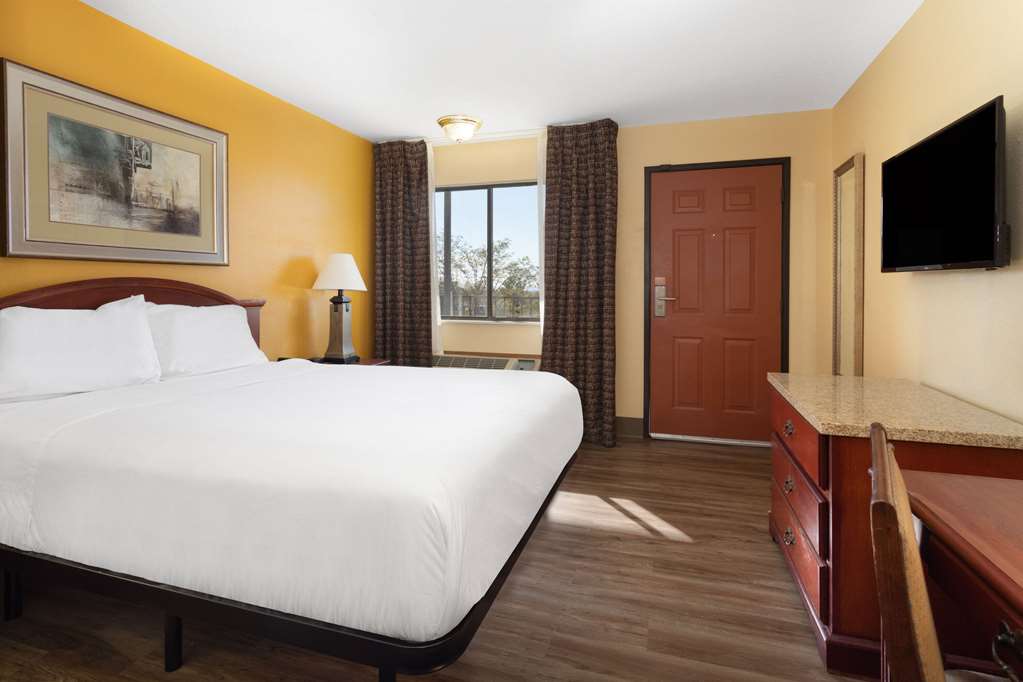 Travelodge by Wyndham Albuquerque East - photo 22