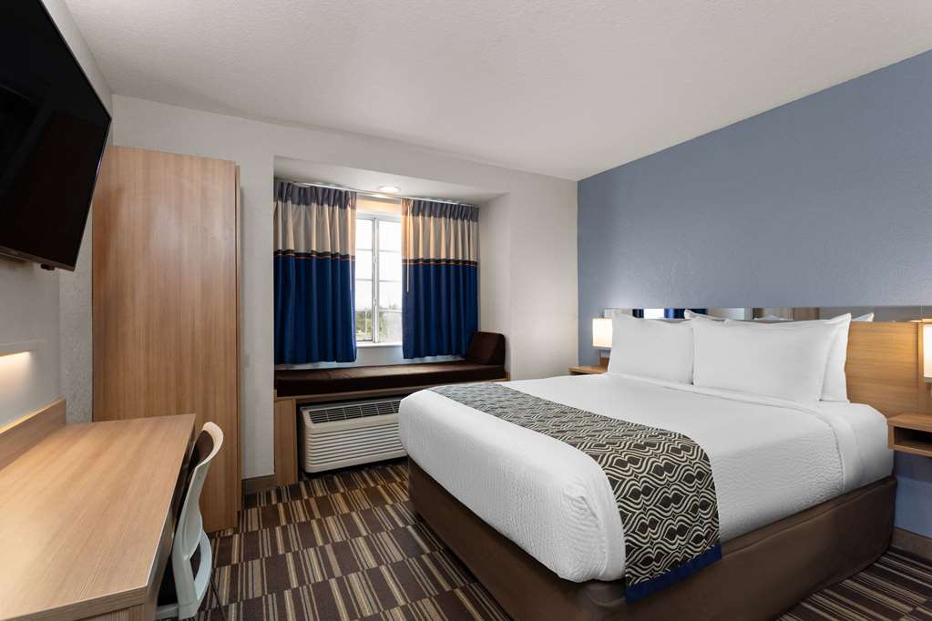 Microtel Inn & Suites by Wyndham Zephyrhills - photo 10