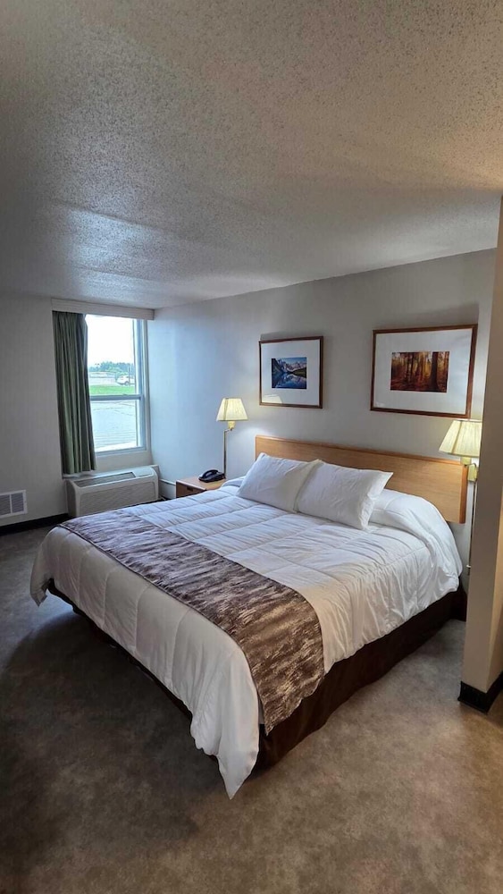 Smartwood Inn - photo 9