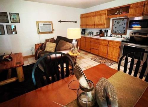 The Hideaway at Bear Mountain Log Cabins - photo 8