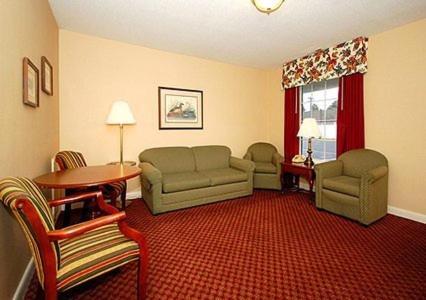 Ambassador Inn - photo 14