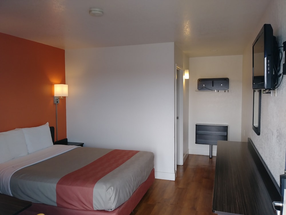 Motel6 Goodland KS - photo 5