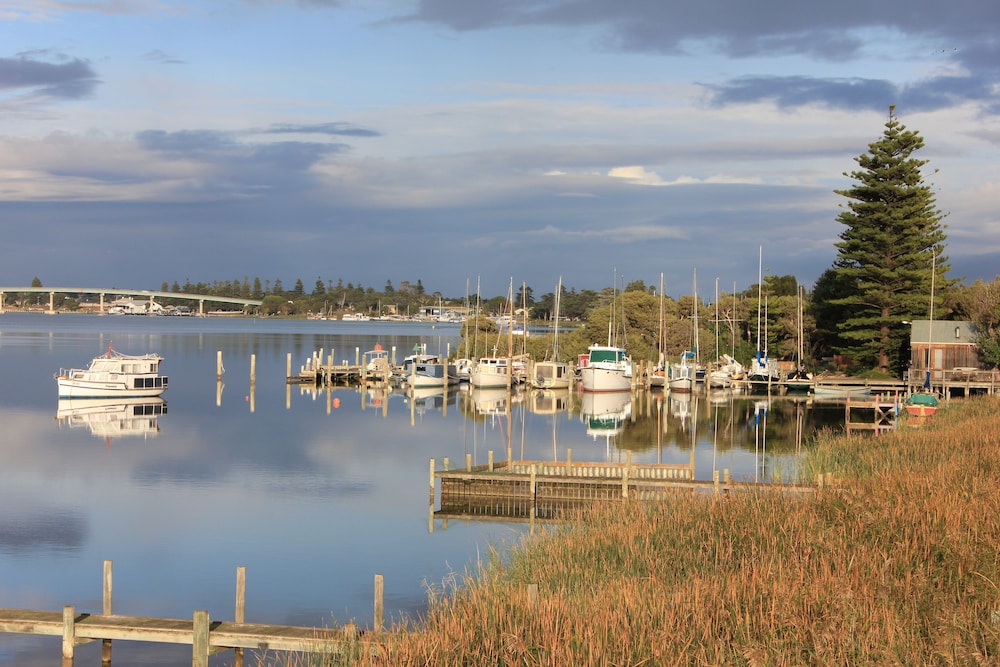 Boathouse Birks River Retreat Birks Harbour — 4-Star Luxury Hotel in Goolwa, Australia