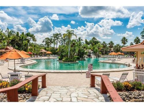 Falling Waters Resort Style Getaway - carbon neutral hotel in Naples