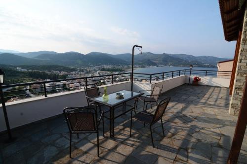 Villa Kirki — 4-Star Luxury Hotel in Nea Iraklitsa, Greece