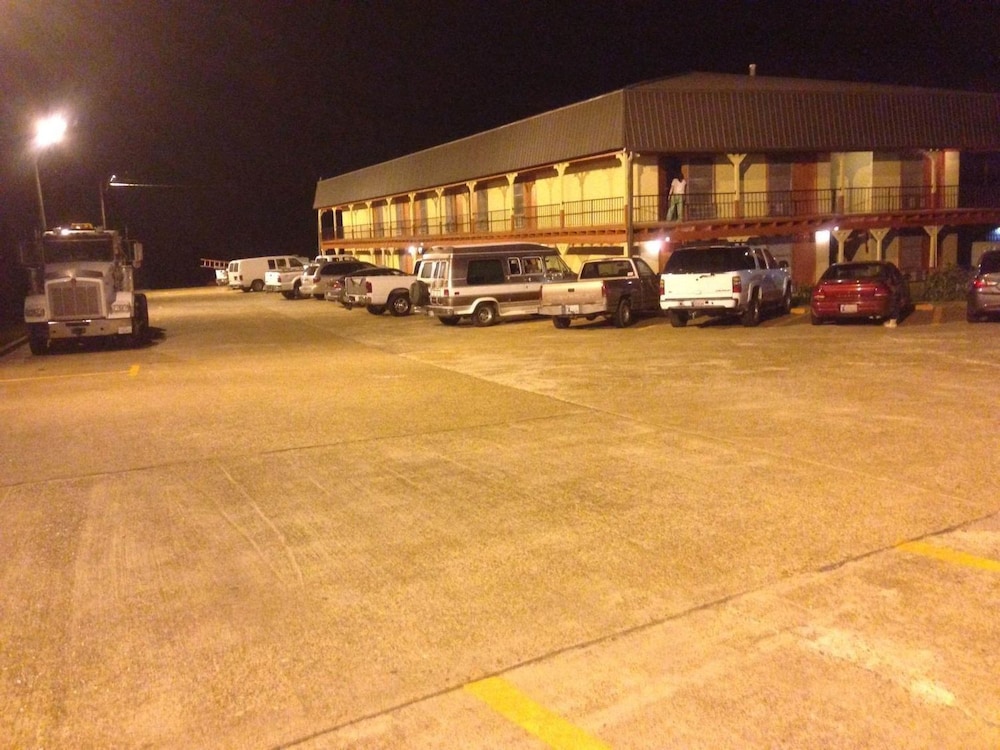 Sportsman Inn and Suites - photo 12