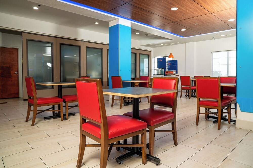Holiday Inn Express Hotel & Suites Hesperia by IHG - photo 41
