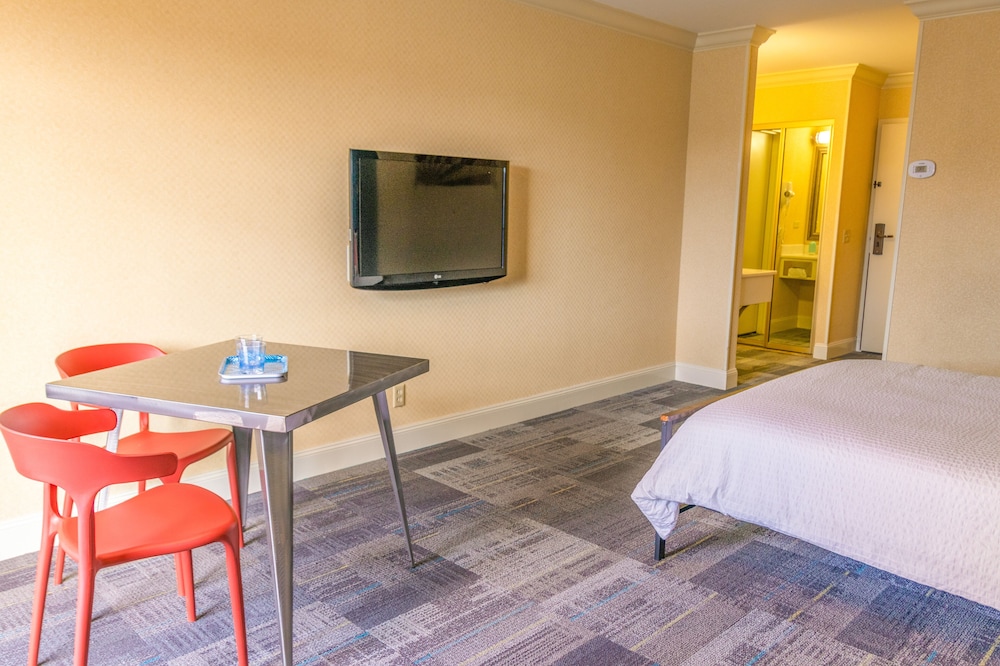 Lombard Motor Inn
