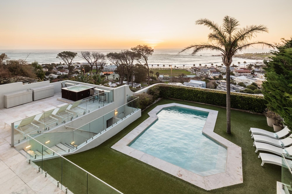 Villa Galazzio — 4-Star Luxury Hotel in Cape Town, South Africa