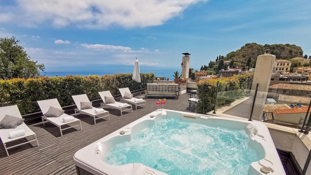 Attico Giafari 6 Emma Villas — 4-Star Luxury Hotel in Taormina, Italy