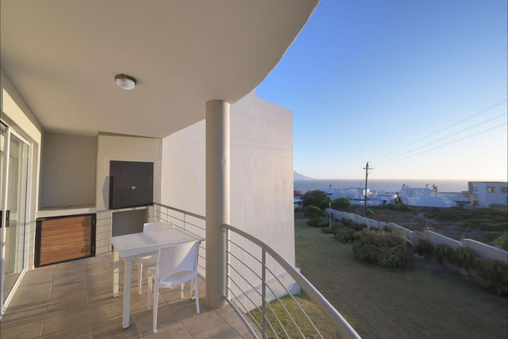 The Lighthouse Sea View Apartment