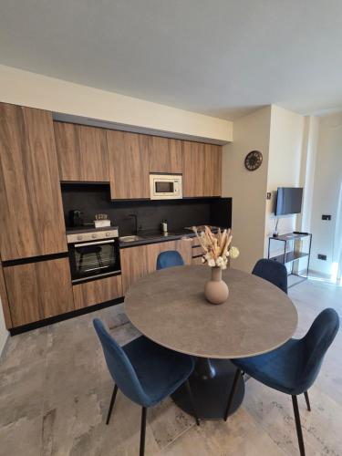 Cervus Home Terrazza E Parcheggio — 4-Star Luxury Hotel in Aosta, Italy