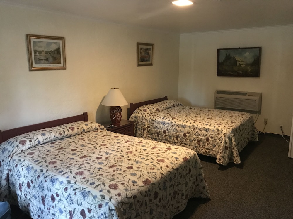 The Evergreen Inn Motel and RV Park - photo 2