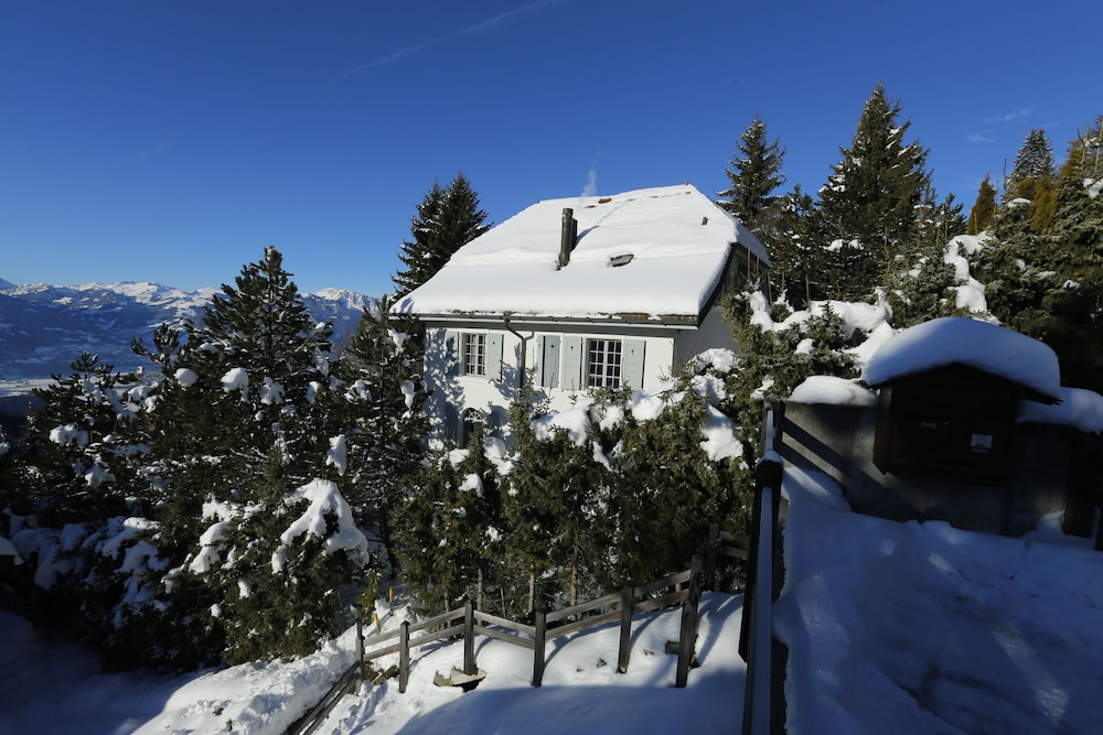 Villa Regina — 4-Star Luxury Hotel in Ollon, Switzerland