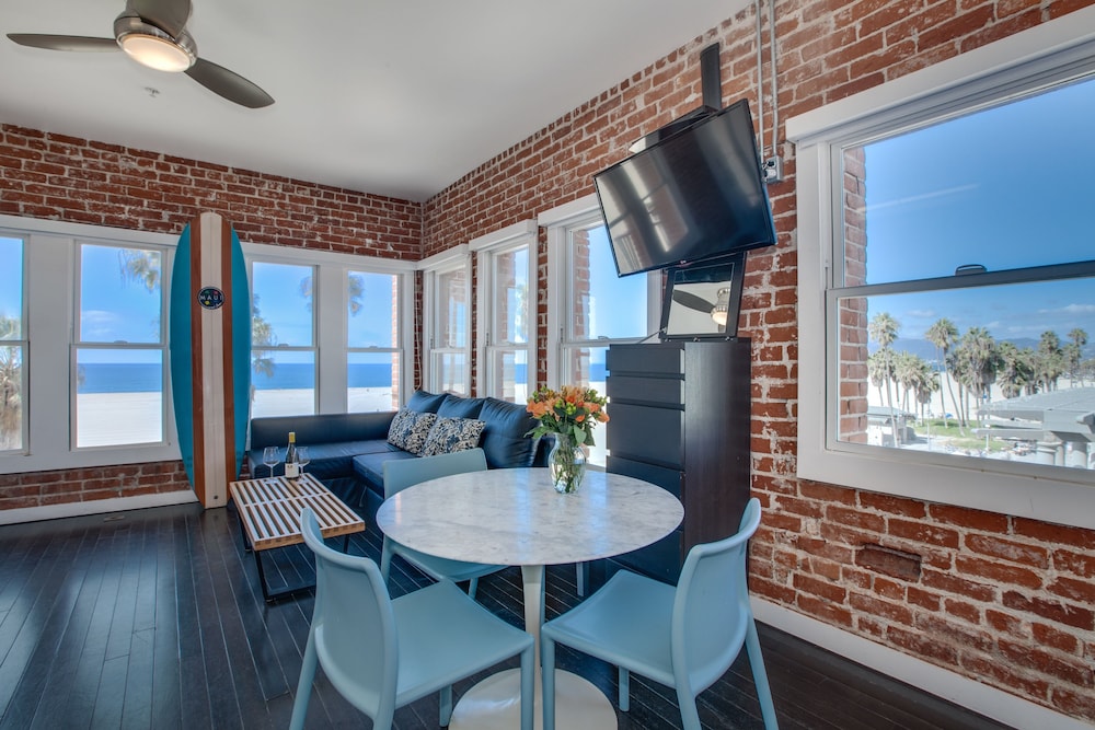 Venice Breeze Suites - photo 15