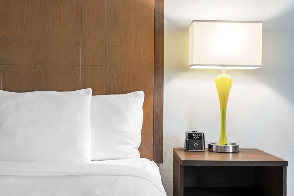 La Quinta Inn & Suites by Wyndham Brownsville North - photo 24