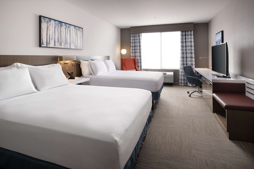 Hilton Garden Inn Visalia - photo 9