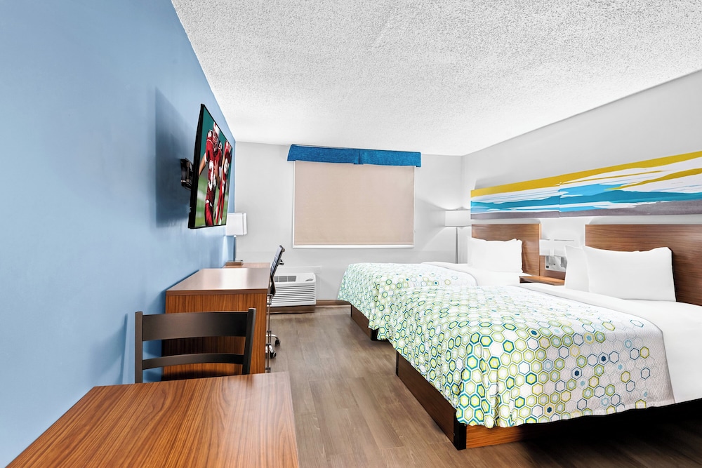 HomeTowne Studios by Red Roof & Conference Center Cortland - photo 17
