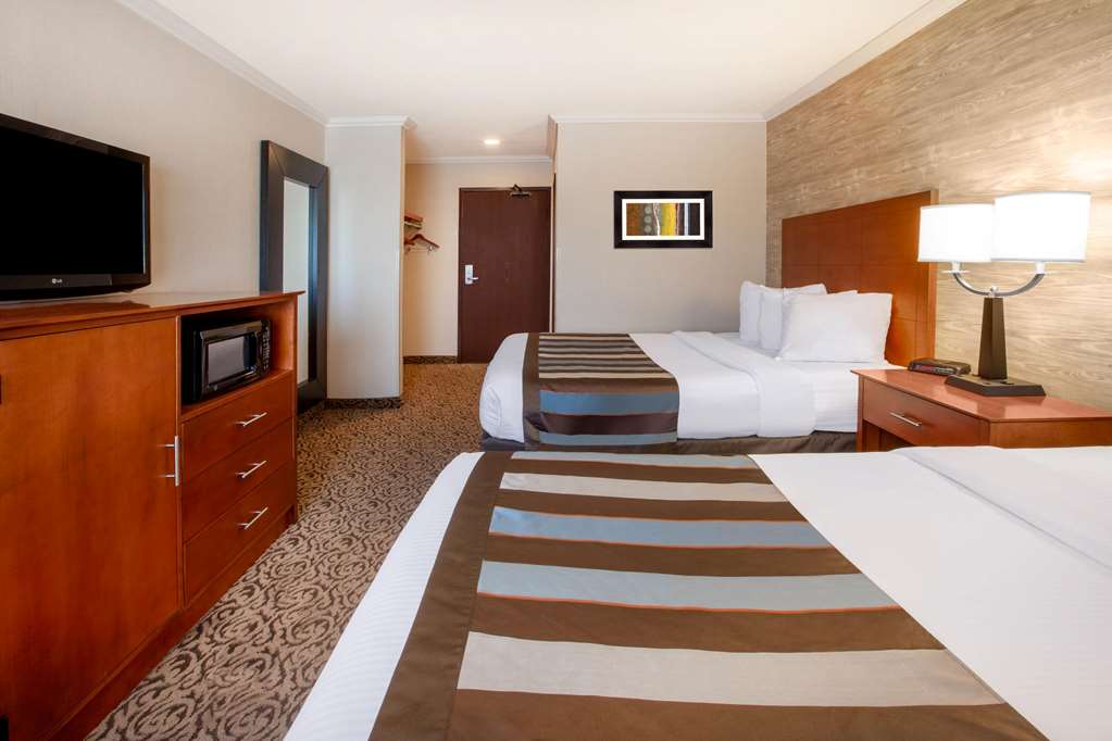 Wingate by Wyndham Detroit Metro Airport - photo 24