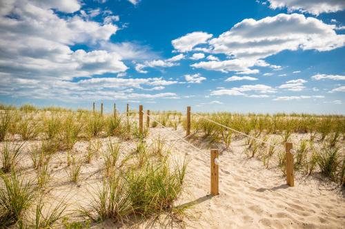 Chill'ax Inn by Oak Island Accommodations - photo 45