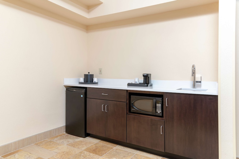 Hampton Inn & Suites Cleveland Airport Middleburg Heights - photo 25