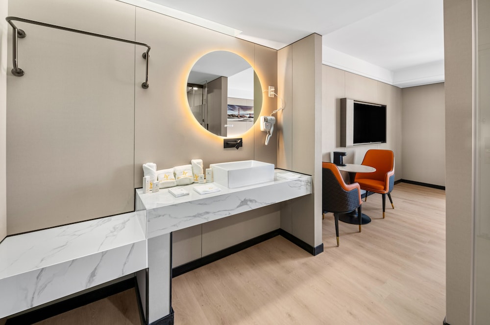 Ly New York Hotel - photo 20