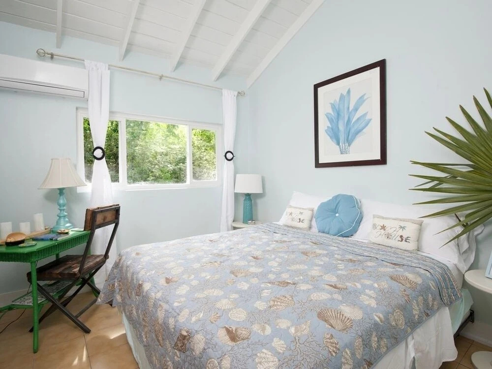 Seaside Escape: Luxury Beach House With Ocean Views — 4-Star Luxury Hotel in Dunmore Town, Bahamas