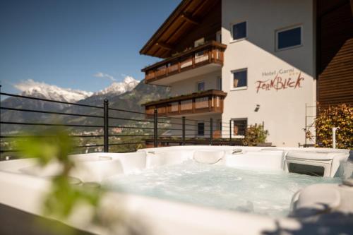 Hotel Garni H fler Fernblick in Scena, Italy