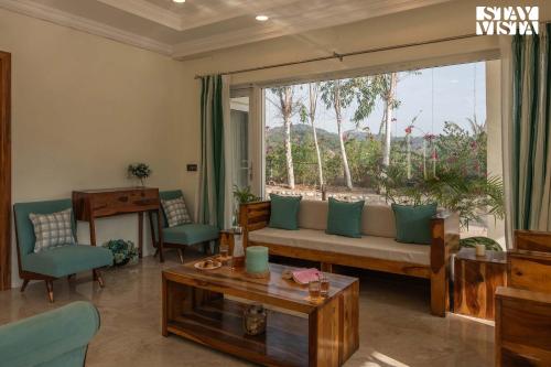 StayVista at Silver Slopes with outdoor pool
