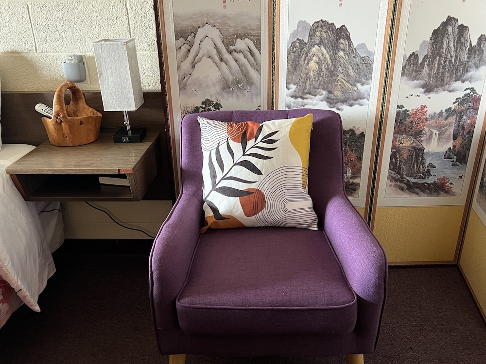 Midtown Inn & Suites - photo 10
