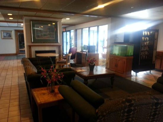 America's Best Inn Clarksville Louisville - photo 8