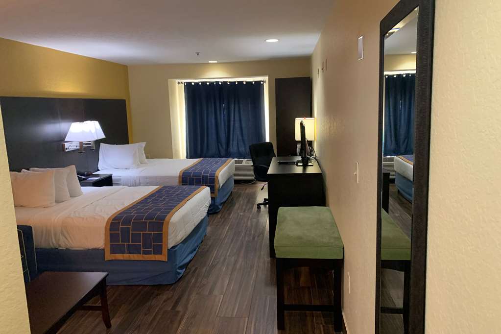 Days Inn & Suites by Wyndham Tampa Raymond James Stadium - photo 35
